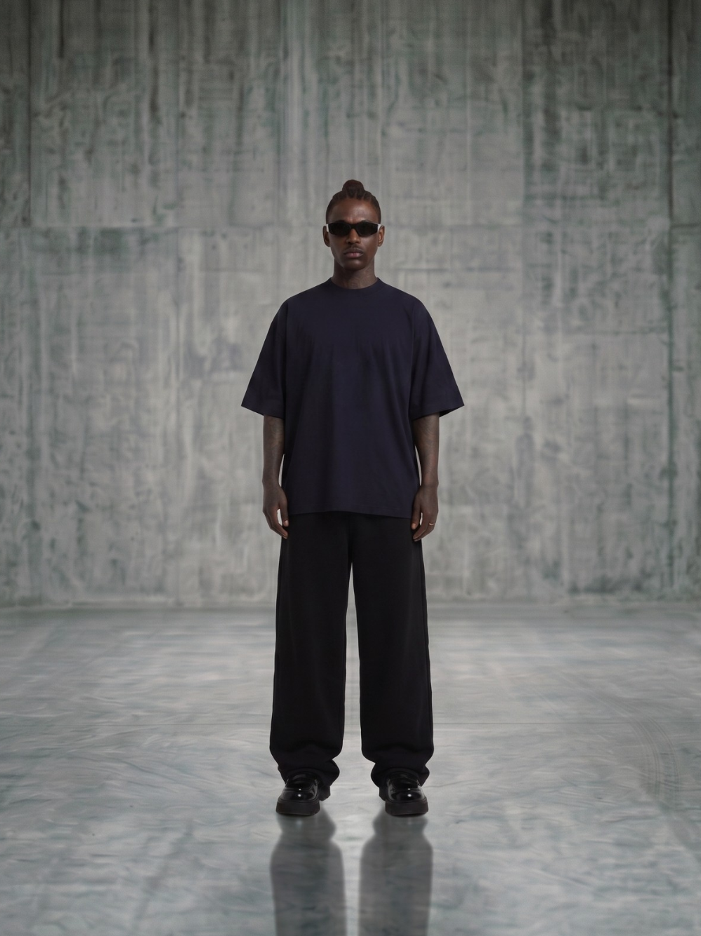 T-Shirt / Black / Oversized