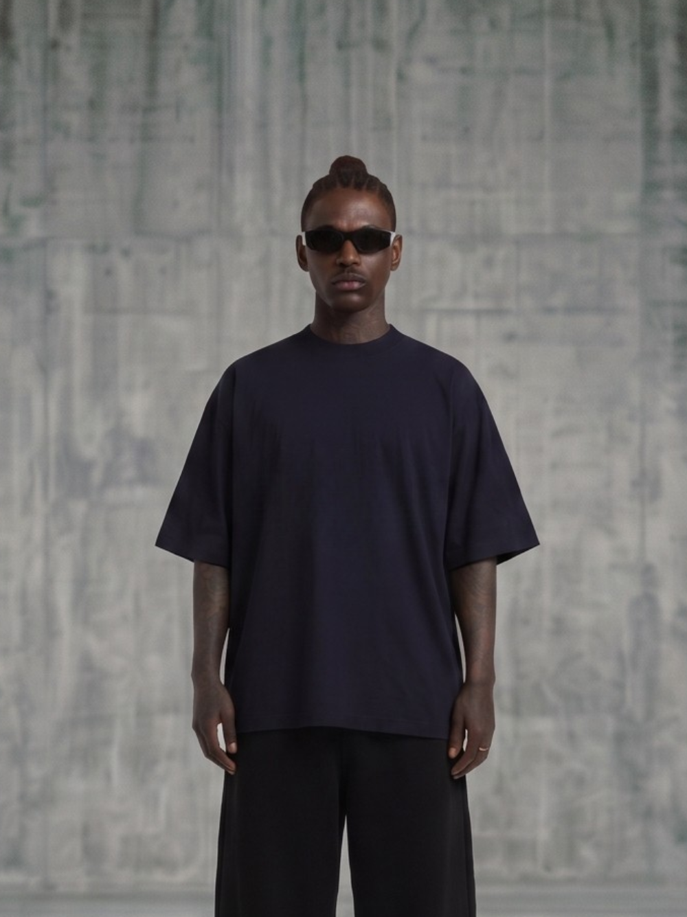 T-Shirt / Black / Oversized